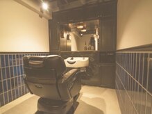 ツーエイチバーバー 新宿理容室(2H barber)の雰囲気（個室で施術を行います◎）