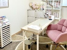 白を基調としたひとり空間でリラックスタイムを過ごせます♪