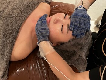 ルナスーリヤ 表参道店の写真/【当店人気No１筋膜リリースで顔のたるみ改善、えら張り、かみしめ、首コリ、リフトアップに効果的】