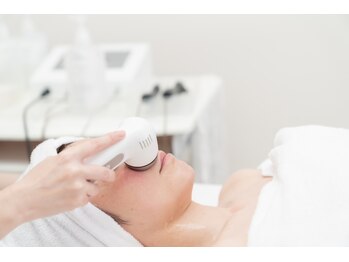 サロンドラヴィン(salon de Lovin)の写真/【透明感＆清潔感アップ】最新の美白ケアで内側から輝く水光肌へ◎紫外線に負けない素肌づくり！