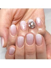 アイリッシュネイル 久屋大通店(Irish Nail)/白グラデーション×ビジュー盛り