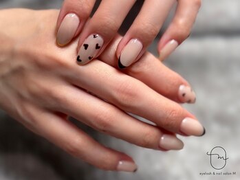 エム(M)/上品アートネイル