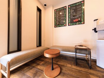 ひなみ 豊 中曽根店/待合スペース