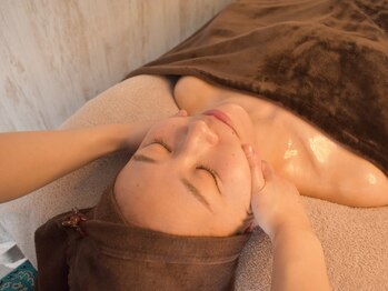 アベリア リュウ(Aberia Lieu)/AberiaLieu頭蓋骨小顔矯正サロン