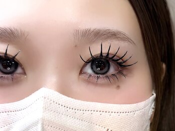 エクラートアイ アンド ローレル 池袋店(ECLART eye&Laurel)の写真/ナチュラルなのにエレガントなボリュームのフラットラッシュ◆上下まつぱや華やかに広がるロッドも多数！