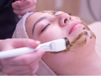 アルフォービューティ 広島店(ALU FOR BEAUTY)の写真/【小顔デザイン×ハーブピーリング】美肌＆小顔が同時に叶う◎13000円
