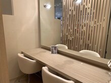 イーズ 大丸東京店の雰囲気（メイクスペースもご準備あります！ヘアドライヤー・ブラシ有）