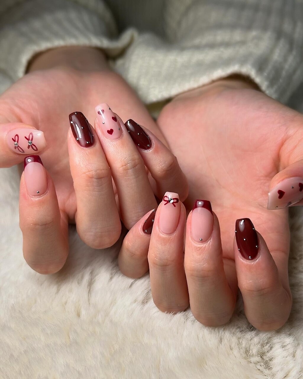 2025年秋トレンド】ボルドー ハートのネイルデザイン集｜人気順