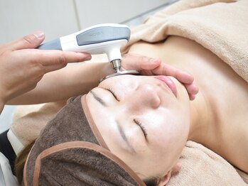ナチュラルビューティサロンの写真/インディバですっきりフェイスライン！速効性だけでなく持続性も◎温熱効果で中からのケアが気持ちよい♪