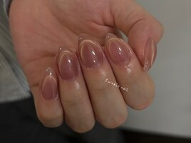上品なマグネットフレンチネイル