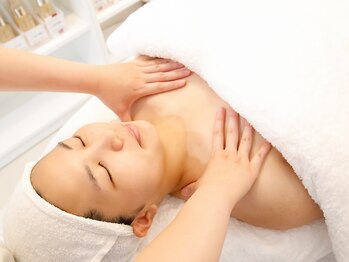 メナードフェイシャルサロン 松原上田北(MENARD FACIAL SALON)/デコルテケア（首肩まで）