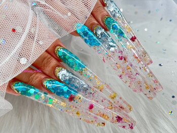 ネイルサロン ラクス(Lacus)の写真/長さ出しでワンランク上の指先に★持ち込みデザインや特殊パーツも豊富♪美しいフォルムの仕上がりに☆