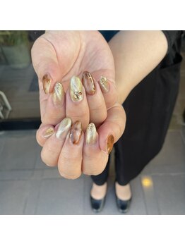 トータルサロン 白べぇーっ プラス/秋ネイル