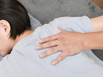 カイロプラクティック金子施術院/肩甲骨周辺の指圧
