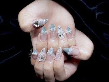 ローラキラ(Rola kira)の写真/【ブライダル◎】上品×華やかなデザインで理想の指先へ。持ち込みOK！短めの爪でも美しく輝くネイルを