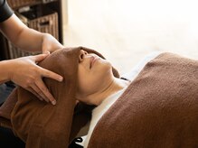 ヘッドマッサージは首・肩のコリ改善やリフトアップに効果あり♪