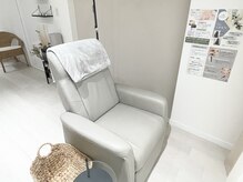 リラックス効果の高いアロマと音楽で落ち着いた雰囲気の店内です