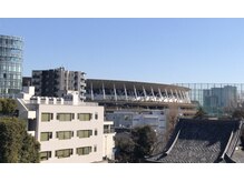 ほぐしのネヌファール/窓から見える国立競技場