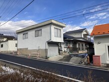 アロゼの雰囲気（住宅街の中にあります。目印に看板やのぼり旗もあります。）