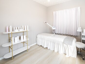 ローズリリー 名古屋店(Rose Lily)の写真/【あなたのお肌のお悩み聞かせてください◎】高保湿フェイシャルで憧れの水光肌へ導きます☆