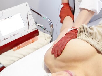 エイル ビューティーサロン(aile Beauty Salon)の写真/夢のバストUP[ミラクルバストプレミアム]が三宮・元町に初上陸！特許取得の高技術は触れれば驚きの結果！