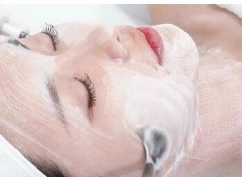 エクセレントビューティーサロン 艶(EN)の写真/表皮の美しさを育てるピーリングを厳選★高周波RF/VENUSソニック照射で毛穴縮小・ハリ艶弾力肌・小顔へ
