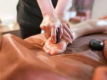 六花 秋月店/HOTストーン足裏