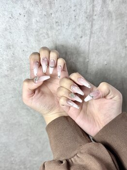 メゾンドビアス(Maison de Vias)の写真/【もちの良いスカルプを】折れにくくもちの良いその人にあったスカルプを提供