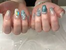 エメラルドグリーン