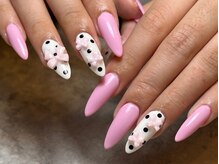 アール(R)/ドットリボンネイル