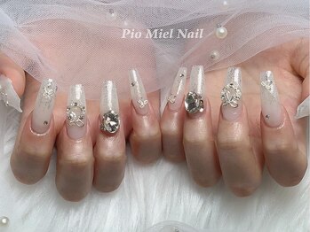 ピオミエルネイル 新宿(pio miel nail)/シアーホワイト×ビジューパーツ