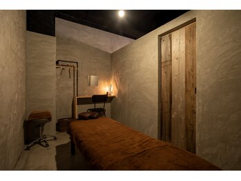 アンテナス(Antennas)/施術室