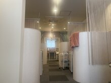 店内です。しきりがあるので半個室感があります。