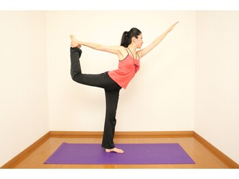 貴宝石岩盤浴ホットヨガスタジオ ぷりずむ/ダンサーのポーズ