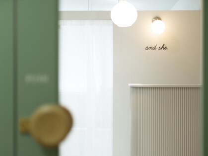 アンドシー 西宮北口店(and she.)の写真