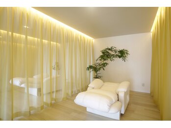 ウィイセサキ 伊勢崎(Oui)/ 光に包まれる席