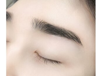 ホワイト 札幌大通店(WHITE)の写真/メンズ眉毛おすすめ☆【眉毛wax4300円】美容室隣接で男性も過ごしやすい空間です♪ ［アイブロウ/眉毛］