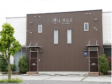 ラジェ 甲府店(LAGE)/ロゴと茶色い建物が目印