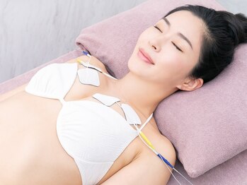 エムエムエム 表参道Luxeサロン(M.M.M)/バストの土台からプッシュアップ