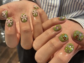 green nail
