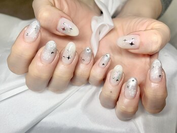 ヤシネイル(Yashi Nail)/〈持ち込み〉白&シルバー