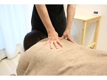 シンビ(shinb)/整体施術（肩・肩甲骨周り）