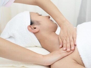 ヨン(YEON)の写真/自分ではどうにもならない…バストのお悩みなんでもご相談下さい!理想的なふっくら美バスト&ハリ感を実現♪