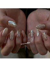 ホワイトパールネイル