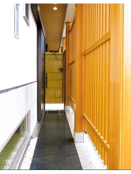 美骨(BIKOTSU)/サロン入り口