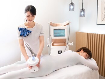ブルーム 新宿西口店(Bloom)の写真/【20年の人気&実績】最大15回体験《痩身アレンジプラン100分3回¥13,200》予約殺到の最新痩身マシン勢ぞろい