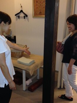 ベイリーズ うつのみや表参道スクエア店/骨盤矯正ストレッチ 施述の流れ1