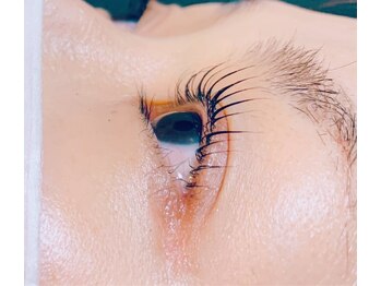 サロン ド エフ 加納店/根元立ち上げで長さを強調