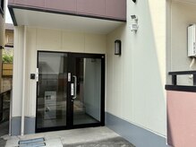 こちらの建物の1階/詳しい道順はInstagramにアップしてます