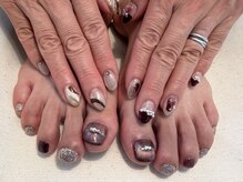 秋冬も足元キレイに♪フットハンド同時施術可☆